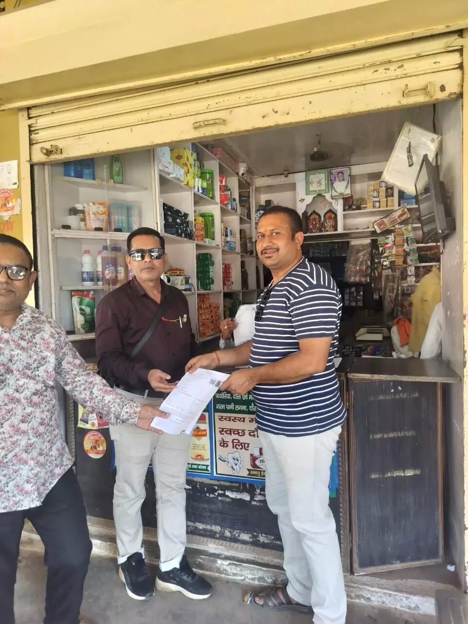 विशेष गहन पुनरीक्षण अभियान, घर-घर बीएलओ द्वारा किया जा रहा मतदाताओं का सत्यापन विशेष गहन पुनरीक्षण अभियान, घर-घर बीएलओ द्वारा किया जा रहा मतदाताओं का सत्यापन