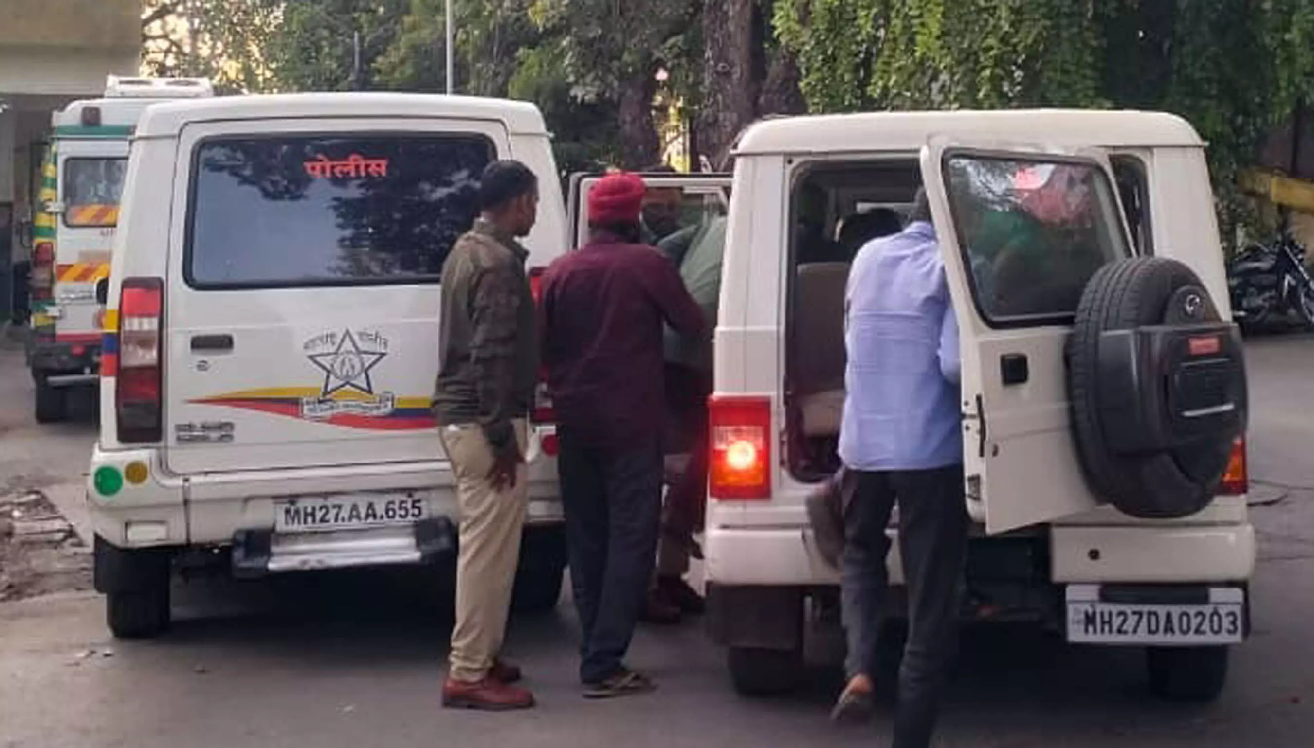 काले हिरण की दो खाल के साथ पांच गिरफ्तार काले हिरण की दो खाल के साथ पांच गिरफ्तार