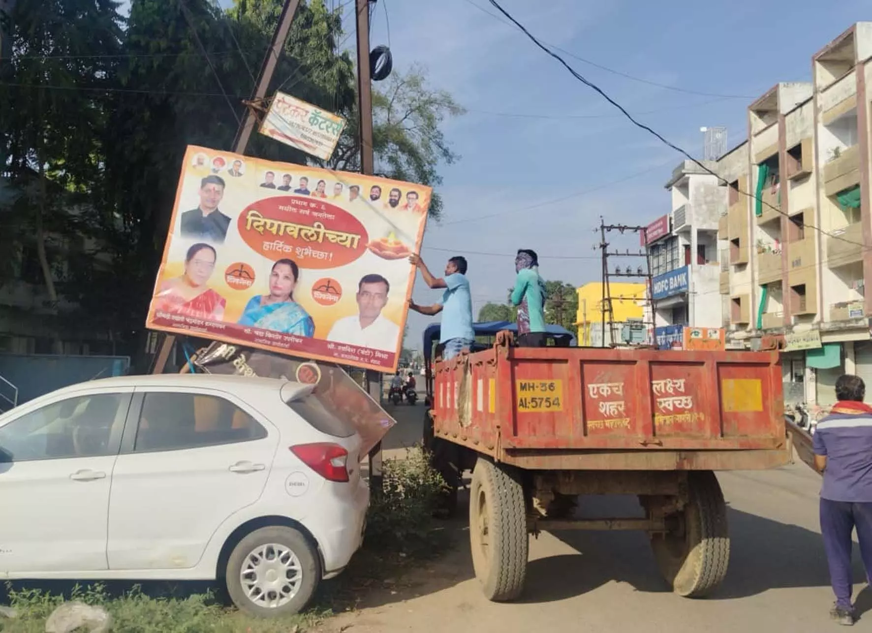 आचार संहिता लागू होते ही शहर के गली-चौराहे साफ, हटाए करीब 3 हजार 800 बैनर-पोस्टर्स आचार संहिता लागू होते ही शहर के गली-चौराहे साफ, हटाए करीब 3 हजार 800 बैनर-पोस्टर्स