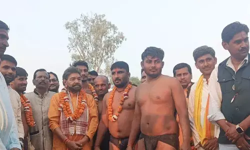खोरा के ठाकुर बाबा की तलैया में हुआ विशाल इनामी दंगल का आयोजन, दूर-दराज के पहलवानों ने कुश्ती कला का किया प्रदर्शन खोरा के ठाकुर बाबा की तलैया में हुआ विशाल इनामी दंगल का आयोजन, दूर-दराज के पहलवानों ने कुश्ती कला का किया प्रदर्शन