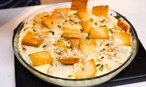 लाजवाब स्वाद...! घर आए मेहमानों को खिलाएंगे ब्रेड पुडिंग तो उनके मुंह से भी निकलेगा यही लाजवाब स्वाद...! घर आए मेहमानों को खिलाएंगे ब्रेड पुडिंग तो उनके मुंह से भी निकलेगा यही