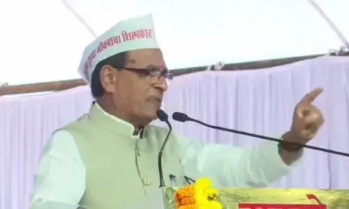 किसानों की आमदनी बढ़ाना सरकार की प्राथमिकता - चौहान किसानों की आमदनी बढ़ाना सरकार की प्राथमिकता - चौहान