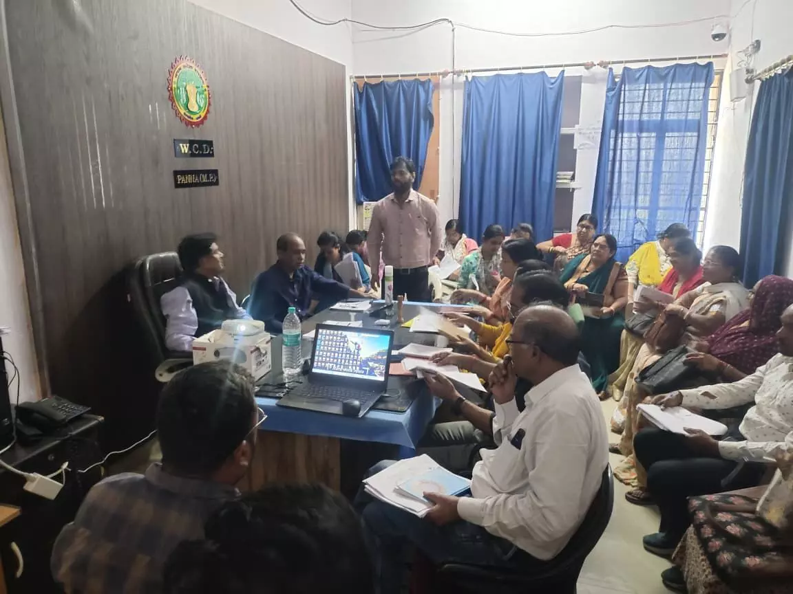 संयुक्त संचालक ने की विभागीय योजनाओं की समीक्षा संयुक्त संचालक ने की विभागीय योजनाओं की समीक्षा