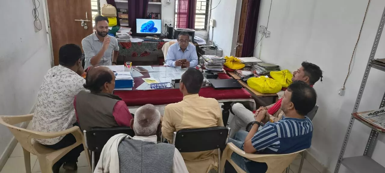 एसडीएम ने जनप्रतिनिधि एवं राजनैतिक दलों के साथ की बैठक एसडीएम ने जनप्रतिनिधि एवं राजनैतिक दलों के साथ की बैठक