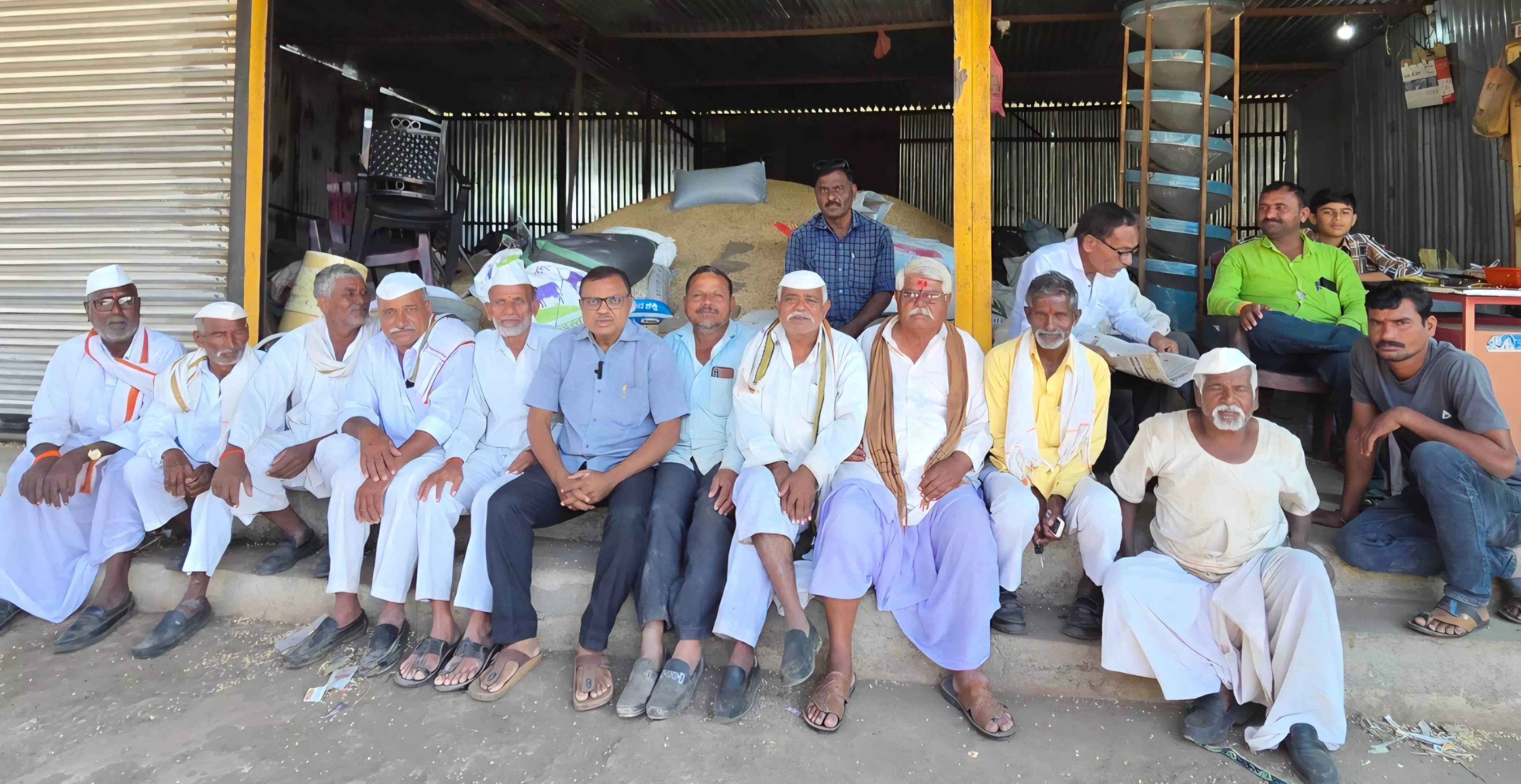 किसानों के लिए गारंटीकृत मूल्य सोयाबीन खरीद केंद्र या व्यापारियों के लिए -डॉ. गणेश ढवले