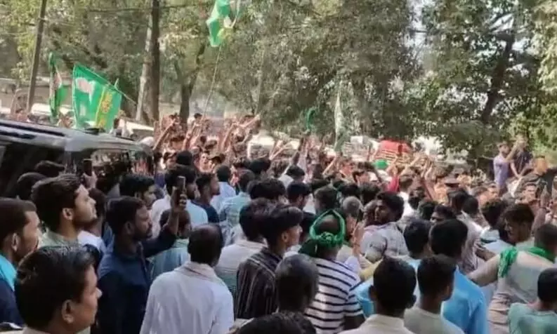 BJP ने RJD पर लगाया आरोप कहा- भाजपा प्रत्याशी श्रेयसी सिंह को धमकाया गया, कार्यालय के सामने किया हंगामा BJP ने RJD पर लगाया आरोप कहा- भाजपा प्रत्याशी श्रेयसी सिंह को धमकाया गया, कार्यालय के सामने किया हंगामा