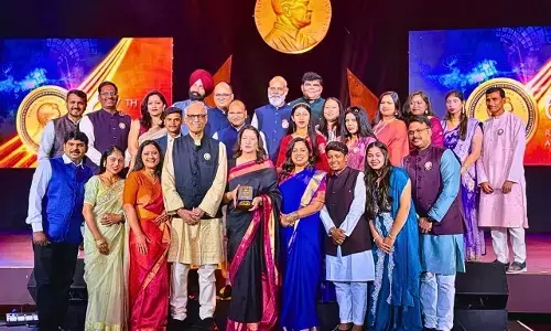 एजुकेट गर्ल्स को मिला रेमन मैग्सेसे पुरस्कार, भारत की लाखों बालिकाओं की शिक्षा में परिवर्तन लाने वाले 55,000 टीम बालिका स्वयंसेवकों को किया समर्पित एजुकेट गर्ल्स को मिला रेमन मैग्सेसे पुरस्कार, भारत की लाखों बालिकाओं की शिक्षा में परिवर्तन लाने वाले 55,000 टीम बालिका स्वयंसेवकों को किया समर्पित