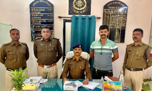 देशी पिस्टल और एक जिंदा कारतूस के साथ दो आरोपियों को गिरफ्तार किया देशी पिस्टल और एक जिंदा कारतूस के साथ दो आरोपियों को गिरफ्तार किया