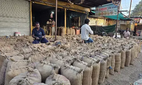 किसानों के लिए गारंटीकृत मूल्य सोयाबीन खरीद केंद्र या व्यापारियों के लिए -डॉ. गणेश ढवले