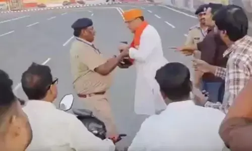 पीएम मोदी के बनारस दौरे के पहले हुई घटना, बीजेपी विधायक और RPF जवान भिड़े? सोशल मीडिया पर वायरल हो रहा वीडियो