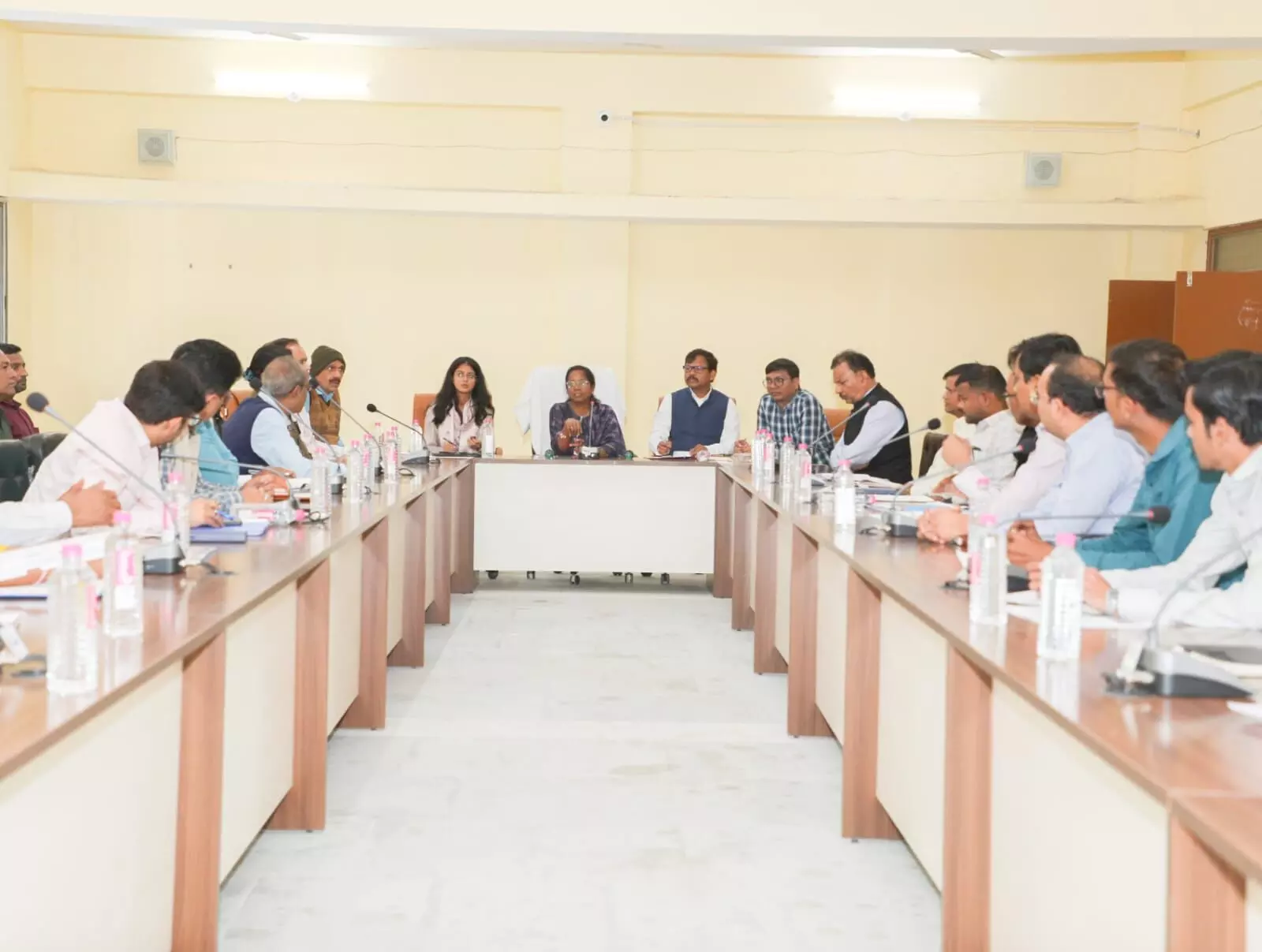 फील्ड विजिट कर व्यवस्थाएं दुरुस्त करें अधिकारी, कलेक्टर ने पवई एवं शाहनगर में ली खंडस्तरीय समीक्षा बैठक फील्ड विजिट कर व्यवस्थाएं दुरुस्त करें अधिकारी, कलेक्टर ने पवई एवं शाहनगर में ली खंडस्तरीय समीक्षा बैठक