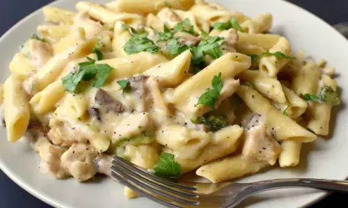 हर बार रेस्टोरेंट जा कर खाते हैं व्हाइट सॉस पास्ता तो, अब इसकी जरूरत नहीं, हम लाए हैं लाजवाब रेसिपी हर बार रेस्टोरेंट जा कर खाते हैं व्हाइट सॉस पास्ता तो, अब इसकी जरूरत नहीं, हम लाए हैं लाजवाब रेसिपी