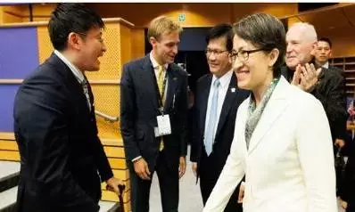 उपराष्ट्रपति सियाओ बी खिम ने यूरोपीय संघ की संसद को किया संबोधित, चीन ने जताई आपत्ति उपराष्ट्रपति सियाओ बी खिम ने यूरोपीय संघ की संसद को किया संबोधित, चीन ने जताई आपत्ति