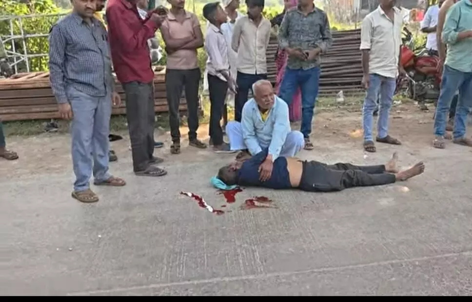 सड़क पार कर रहे युवक की बस की टक्कर से हुई मौत, जनपद अजयगढ कार्यालय के समीप घटित हुई दुखद घटना सड़क पार कर रहे युवक की बस की टक्कर से हुई मौत, जनपद अजयगढ कार्यालय के समीप घटित हुई दुखद घटना