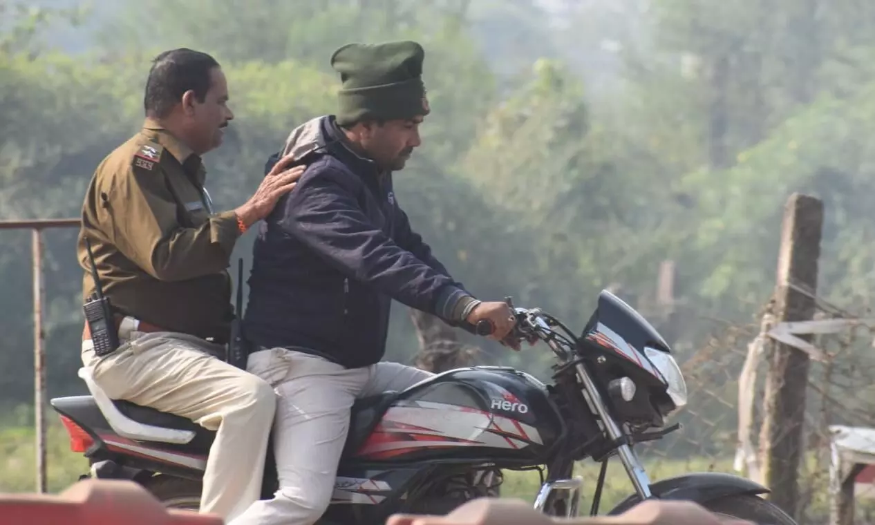 ट्रैफिक रूल्स सिर्फ पब्लिक के लिए, पुलिस के लिए नहीं