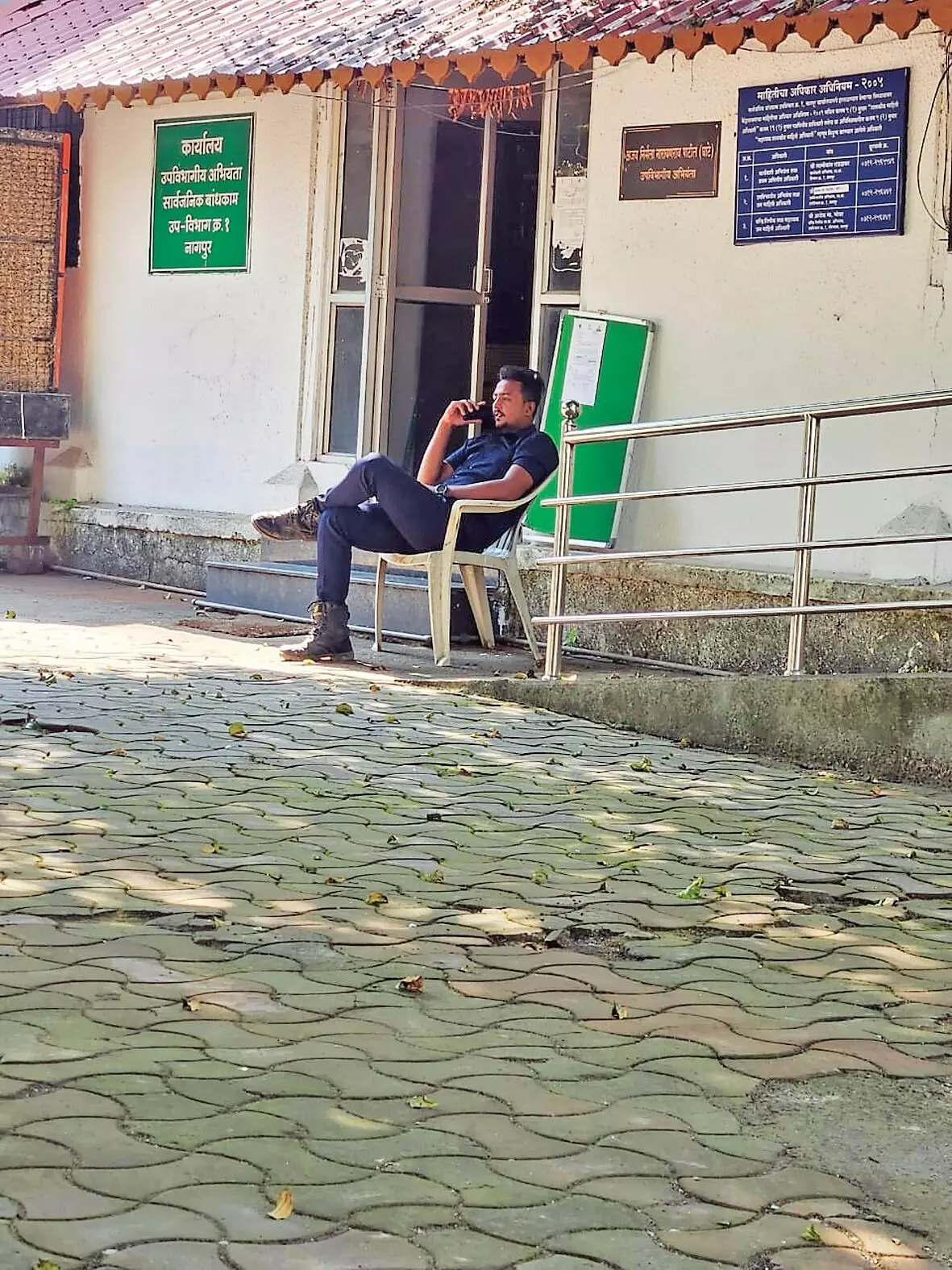 पीडब्ल्यूडी में दो बड़े अधिकारियों के बीच शीत युद्ध, मैट से स्टे मिलने के बाद उपविभागीय अभियंता उपाध्ये ने काम शुरू किया पीडब्ल्यूडी में दो बड़े अधिकारियों के बीच शीत युद्ध, मैट से स्टे मिलने के बाद उपविभागीय अभियंता उपाध्ये ने काम शुरू किया