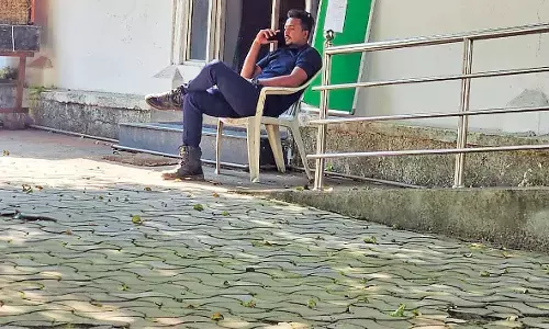 पीडब्ल्यूडी में दो बड़े अधिकारियों के बीच शीत युद्ध, मैट से स्टे मिलने के बाद उपविभागीय अभियंता उपाध्ये ने काम शुरू किया