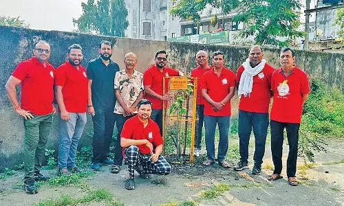 दिला रहे हैं संकल्प- एक पेड़, तीन रक्षक, 18 हजार से अधिक पौधे लगा बने प्रेरणास्रोत