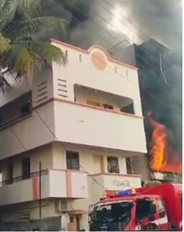 रेफ्रिजरेटर-सिलेंडर में विस्फोट, चार की मौत