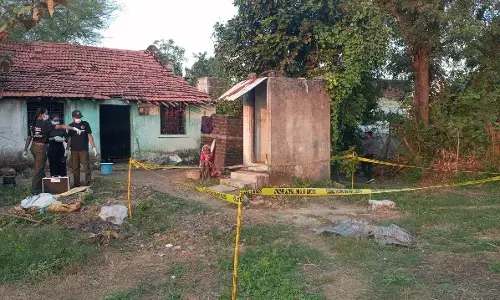 ईंटें फेंककर महिलाओं परेशान करनेवाले मनोरोगी को पीट-पीटकर मार डाला