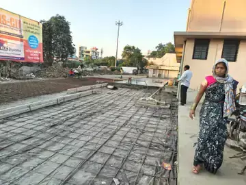 ठेकेदार ने अधूरा छोड़ा, अब  युद्धस्तर पर शुरू हुआ बस स्टैंड का कार्य