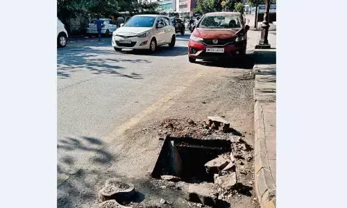 जिम्मेदारों को नहीं दिख रहे ये खुले चैम्बर, आखिर कब खुलेगी नींद