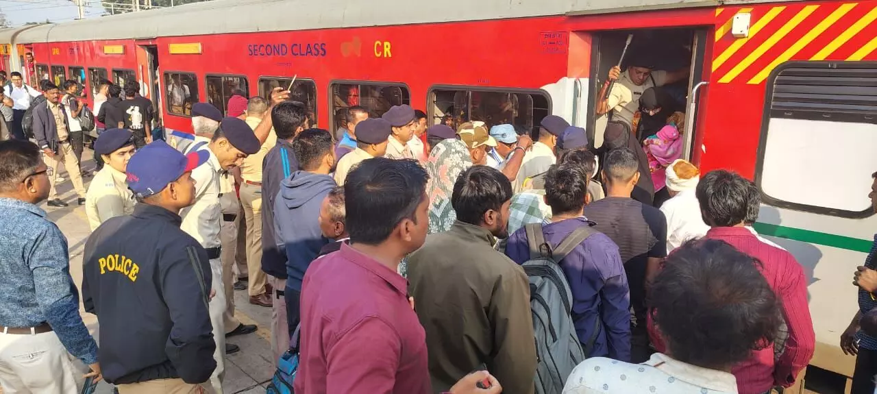 महानगरी एक्सप्रेस में बम रखने की धमकी से मचा हड़कंप, रेलवे सुरक्षा बल की सतर्कता से टला बड़ा हादसा