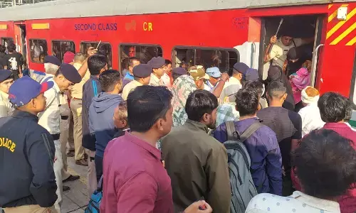 महानगरी एक्सप्रेस में बम रखने की धमकी से मचा हड़कंप, रेलवे सुरक्षा बल की सतर्कता से टला बड़ा हादसा महानगरी एक्सप्रेस में बम रखने की धमकी से मचा हड़कंप, रेलवे सुरक्षा बल की सतर्कता से टला बड़ा हादसा