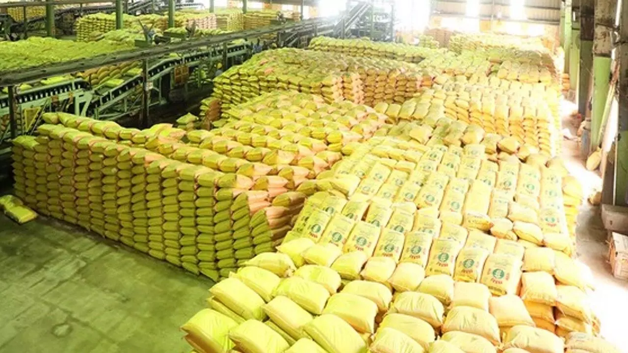 खाद की कालाबाजारी रोकने उर्वरक विभाग की बड़ी कार्रवाई, महाराष्ट्र में एक हजार से अधिक लाइसेंस रद्द