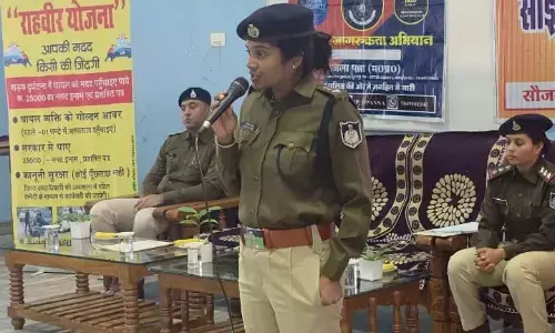 केन्द्रीय विद्यालय में पुलिस अधीक्षक ने छात्र-छात्राओं को बताये यातायात के नियम