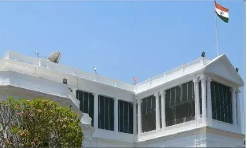 चेन्नई में एनआईए की विशेष कोर्ट ने राजभवन गेट के बाहर पेट्रोल बम फेंकने के केस में आरोपी करुक्का विनोद को सुनाई 10 साल कठोर कैद की सजा चेन्नई में एनआईए की विशेष कोर्ट ने राजभवन गेट के बाहर पेट्रोल बम फेंकने के केस में आरोपी करुक्का विनोद को सुनाई 10 साल कठोर कैद की सजा