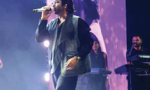 संगीत-सुरों का छाया जादू, खासदार सांस्कृतिक महोत्सव-2025 में दिखा रोमांस और म्यूज़िक का मेल