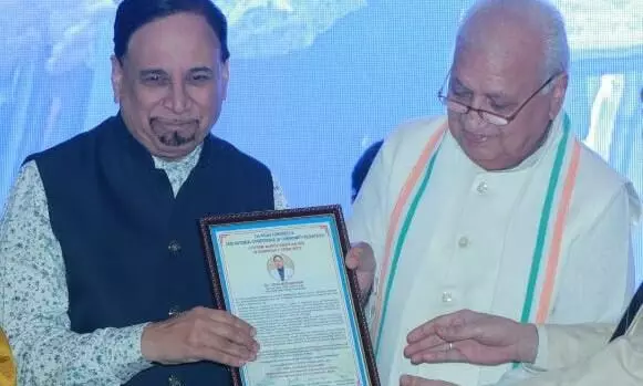 पीडियाट्रिक्स सम्मेलन में राज्यपाल आरिफ मोहम्मद खान ने डॉ. उदय बोधनकर को लाइफ़टाइम अचीवमेंट अवॉर्ड से नवाज़ा