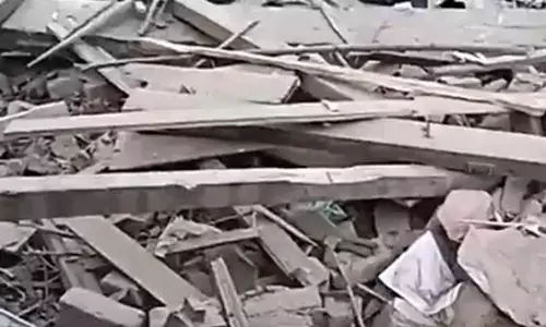 लाल किले के पास कार ब्लास्ट को अंजाम देने वाले आतंकी डॉ. उमर मोहम्मद के पुलवामा स्थित घर को सुरक्षा एजेंसियों ने IED से उड़ाया लाल किले के पास कार ब्लास्ट को अंजाम देने वाले आतंकी डॉ. उमर मोहम्मद के पुलवामा स्थित घर को सुरक्षा एजेंसियों ने IED से उड़ाया