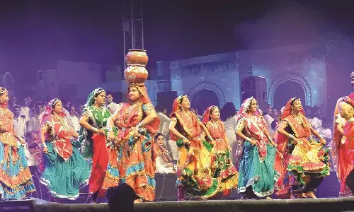 लोक संगीत की स्वर धारा बही, खासदार सांस्कृतिक महोत्सव में विभिन्न राज्यों की दिखी झलक लोक संगीत की स्वर धारा बही, खासदार सांस्कृतिक महोत्सव में विभिन्न राज्यों की दिखी झलक