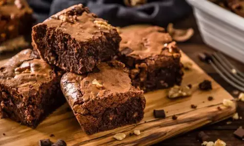 घर पर बैठे-बैठे हेल्दी और मीठा खाने की हो रही है क्रेविंग? बिना मैदा और चीनी की बनी इस शानदार ब्राउनी की रेसिपी पर डालें नजर घर पर बैठे-बैठे हेल्दी और मीठा खाने की हो रही है क्रेविंग? बिना मैदा और चीनी की बनी इस शानदार ब्राउनी की रेसिपी पर डालें नजर