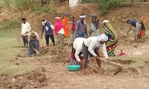 पंजीकृत मजदूर 9 लाख 14 हजार और काम कर रहे केवल साढ़े चार लाख पंजीकृत मजदूर 9 लाख 14 हजार और काम कर रहे केवल साढ़े चार लाख