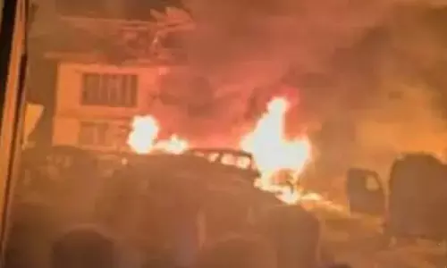 दिल्ली कार ब्लास्ट की चल रही थी जांच, जम्मू-कश्मीर के पुलिस स्टेशन के पास धमाका, 8 हुए घायल और कुछ मृतकों की आशंका दिल्ली कार ब्लास्ट की चल रही थी जांच, जम्मू-कश्मीर के पुलिस स्टेशन के पास धमाका, 8 हुए घायल और कुछ मृतकों की आशंका