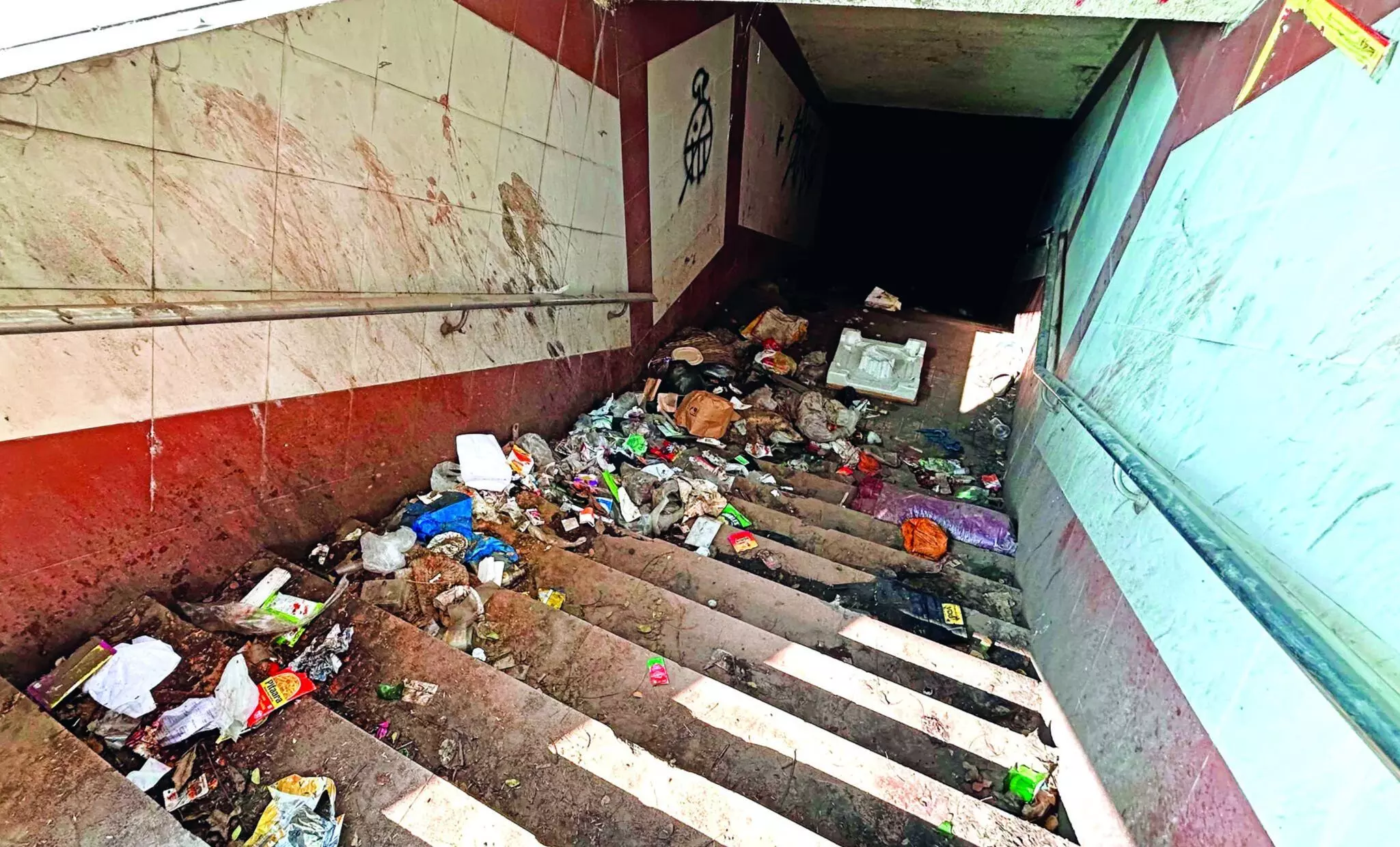 फुले नगर के पास पैदल भूमिगत मार्ग चार साल से बंद फुले नगर के पास पैदल भूमिगत मार्ग चार साल से बंद