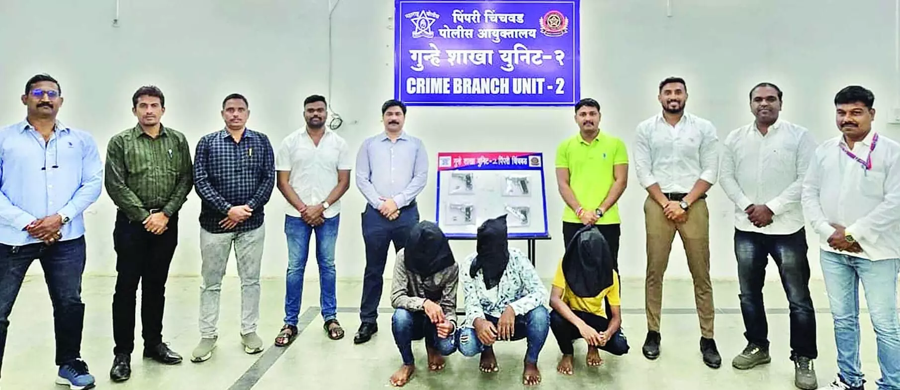 अवैध असलहे बेचने आए 3 गिरफ्तार; 4 पिस्तौल, 5 कारतूस जब्त अवैध असलहे बेचने आए 3 गिरफ्तार; 4 पिस्तौल, 5 कारतूस जब्त