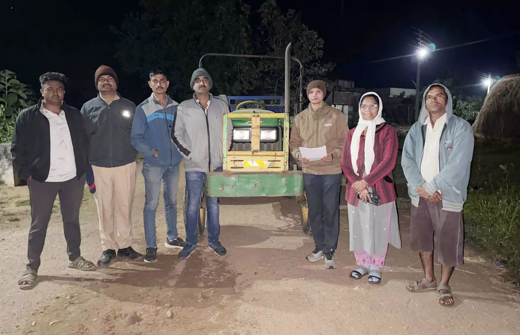 भंडारा में व्यापारियों को औने-पौने दामों में बेच रहे धान भंडारा में व्यापारियों को औने-पौने दामों में बेच रहे धान