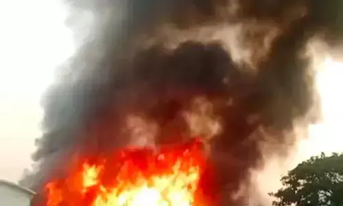 कंटेनर ट्रक चालक समेत तीन के खिलाफ मामला दर्ज कंटेनर ट्रक चालक समेत तीन के खिलाफ मामला दर्ज