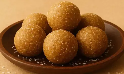 परिवार के लिए बनाएं आंवले के स्वादिष्ट लड्डू, सर्दियों में हेल्थ के लिए भी काफी फायदेमंद परिवार के लिए बनाएं आंवले के स्वादिष्ट लड्डू, सर्दियों में हेल्थ के लिए भी काफी फायदेमंद