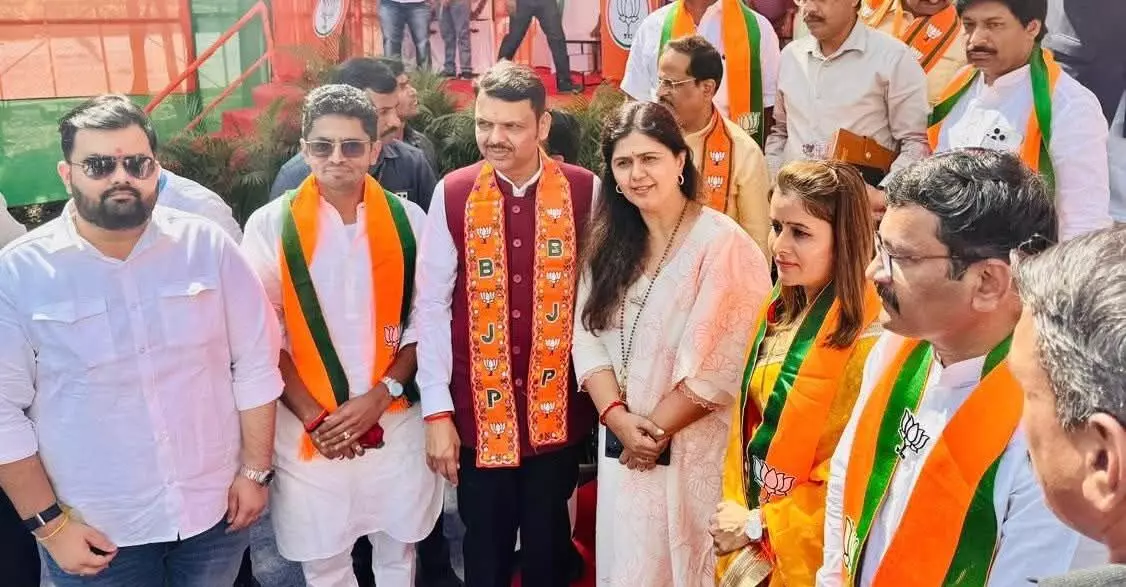 आखिरकार मुख्यमंत्री फडणवीस और मंत्री पंकजा मुंडे की उपस्थिति में क्षीरसागर भाजपा में हुए शामिल आखिरकार मुख्यमंत्री फडणवीस और मंत्री पंकजा मुंडे की उपस्थिति में क्षीरसागर भाजपा में हुए शामिल