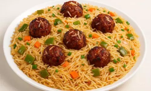 ठेले का मंचूरियन फ्राइड राइस बढ़ा सकता है बीमारियों का खतरा, देखें इसे घर पर बनाने की परफेक्ट रेसिपी ठेले का मंचूरियन फ्राइड राइस बढ़ा सकता है बीमारियों का खतरा, देखें इसे घर पर बनाने की परफेक्ट रेसिपी