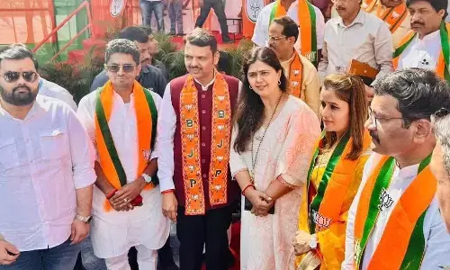 आखिरकार मुख्यमंत्री फडणवीस और मंत्री पंकजा मुंडे की उपस्थिति में क्षीरसागर भाजपा में हुए शामिल आखिरकार मुख्यमंत्री फडणवीस और मंत्री पंकजा मुंडे की उपस्थिति में क्षीरसागर भाजपा में हुए शामिल