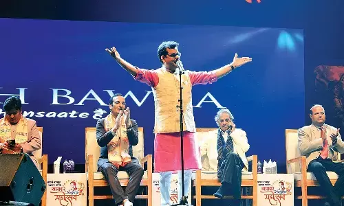 व्यंग्यों की तेज धार - नागपुर का संतरा सुबह छीलकर खाते हैं, रात को खोलकर पीते हैं व्यंग्यों की तेज धार - नागपुर का संतरा सुबह छीलकर खाते हैं, रात को खोलकर पीते हैं