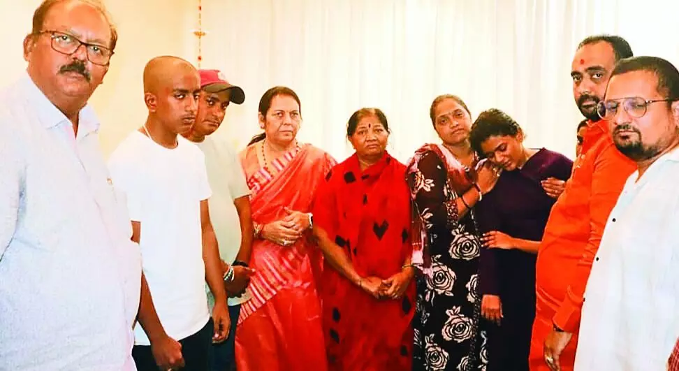 दुर्घटना के बाद चोरी कर लिए मृतकों के सामान और दस्तावेज दुर्घटना के बाद चोरी कर लिए मृतकों के सामान और दस्तावेज