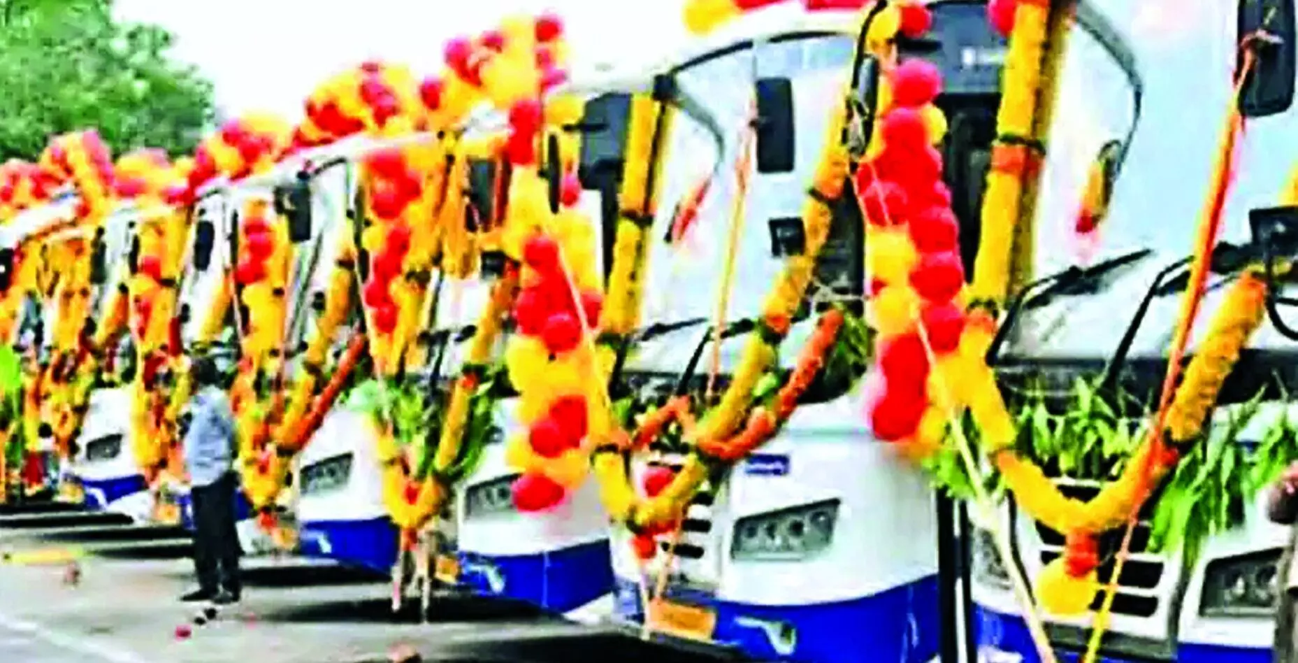 स्कूल-कॉलेज पर्यटन के लिए चलेंगी 1000 नई बसें स्कूल-कॉलेज पर्यटन के लिए चलेंगी 1000 नई बसें