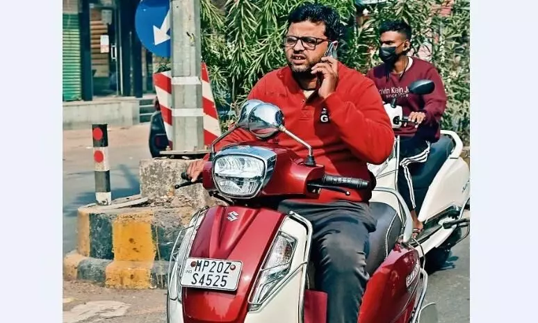 ड्राइविंग में जरा सी लापरवाही बन सकती है बड़े हादसे का सबब ड्राइविंग में जरा सी लापरवाही बन सकती है बड़े हादसे का सबब